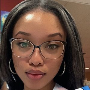 Meet your Posher, Crystal